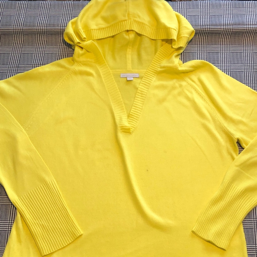 Women’s Yellow Hooded V-Neck Sweater with Cuffed Sleeves & Waist
